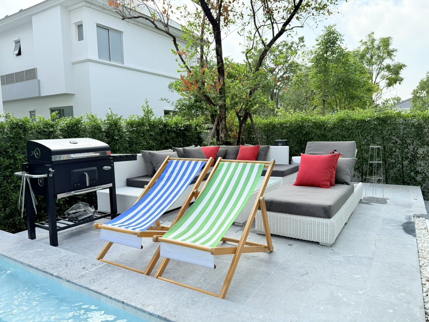 สระว่ายน้ำ Rich Pool Villa Ladkrabang