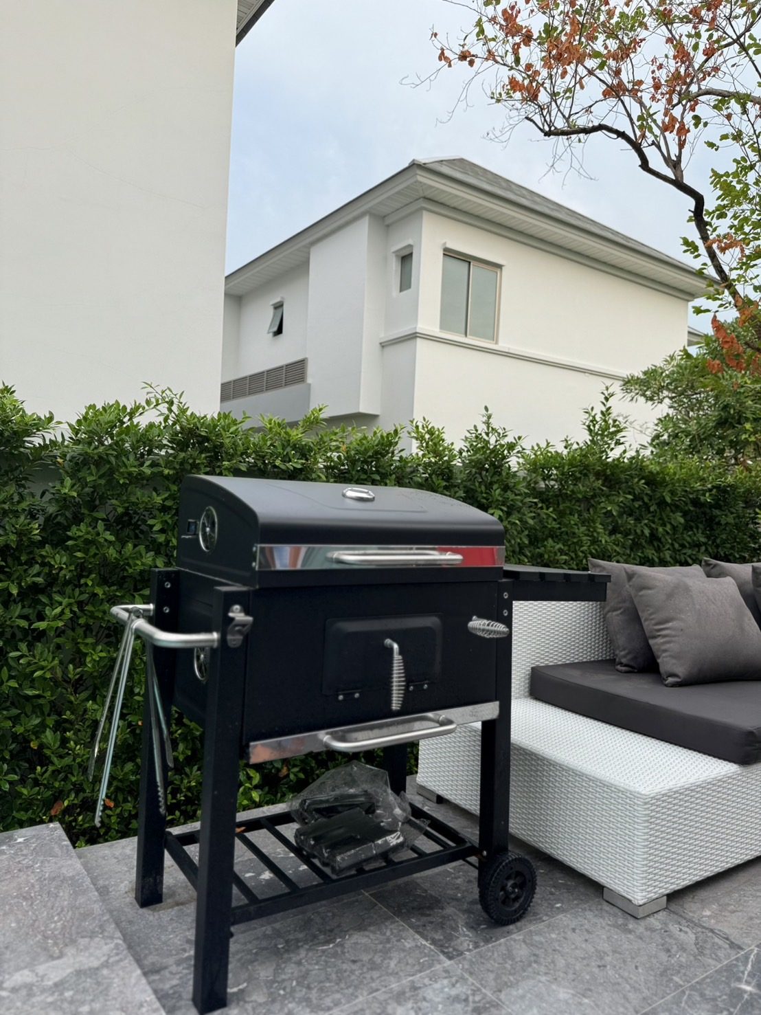 เตาปิ้งย่าง BBQ ริมสระว่ายน้ำ