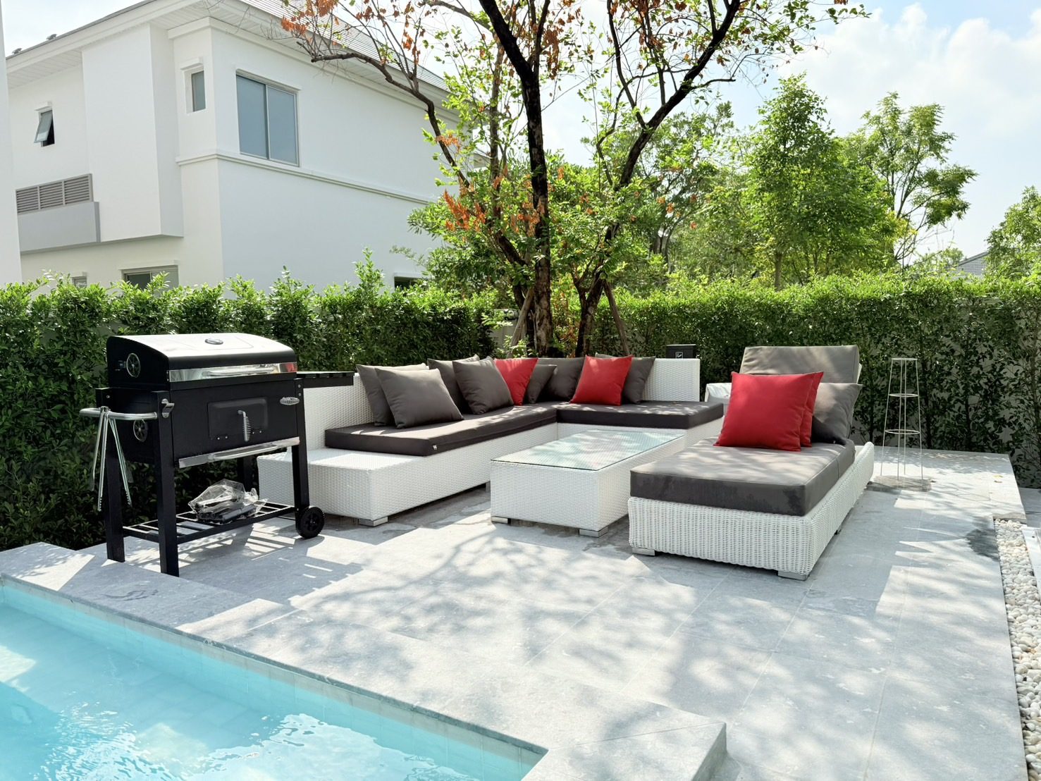 สระว่ายน้ำ Rich Pool Villa Ladkrabang