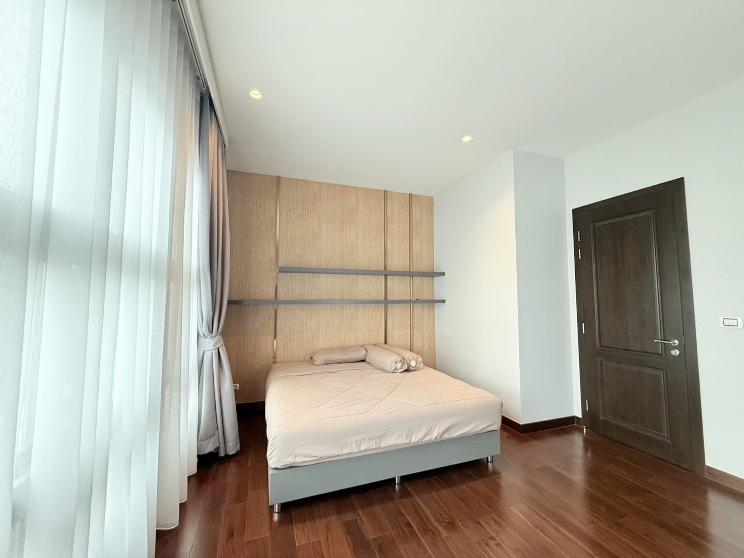 ห้องนอนเรียบหรู